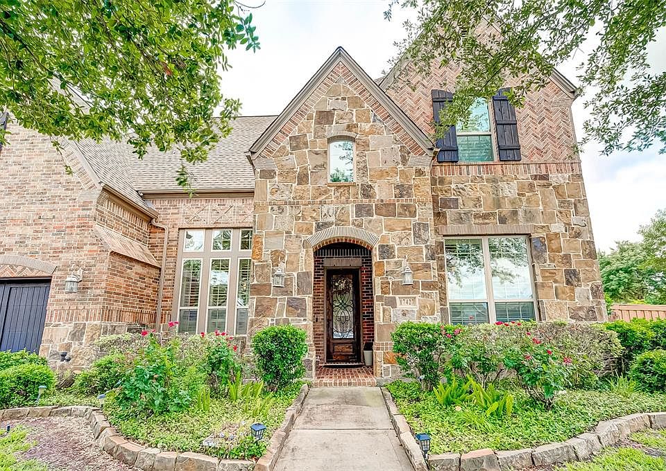 Stop the car!! This is the one to call "Home Sweet Home!" Welcome to 17427 Bland Mills Lane at the beautiful community of Aliana in Richmond!