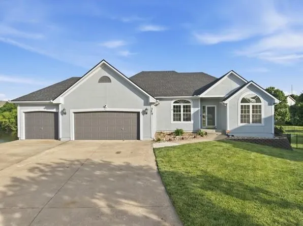 329 SE Chelsea Ln, Lees Summit, MO 64063
