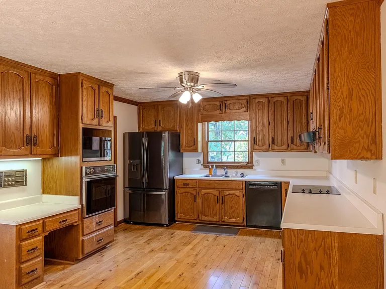 2858 Livsey Dr — Photo 18