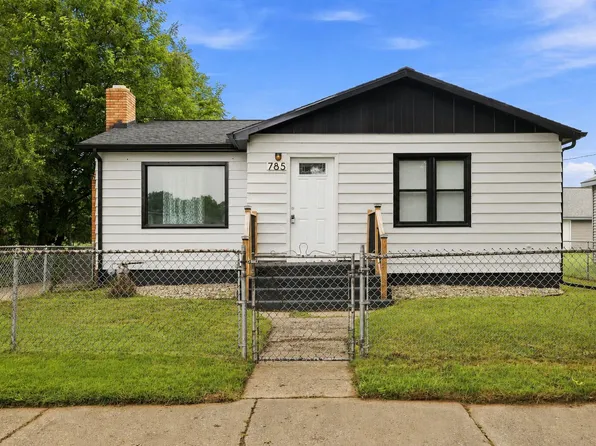 785 McGuigan Ave, Benton Harbor, MI 49022