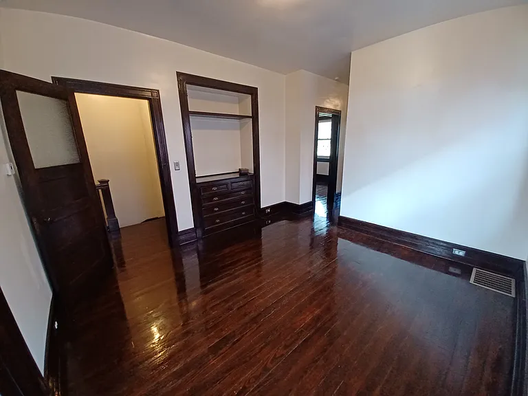 262 Bond St — Photo 14