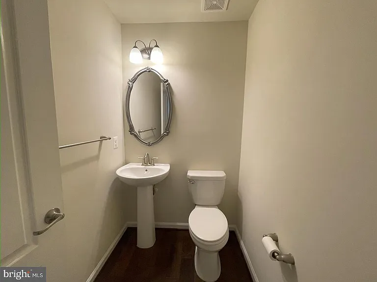 706 Bunker Ln — Photo 15