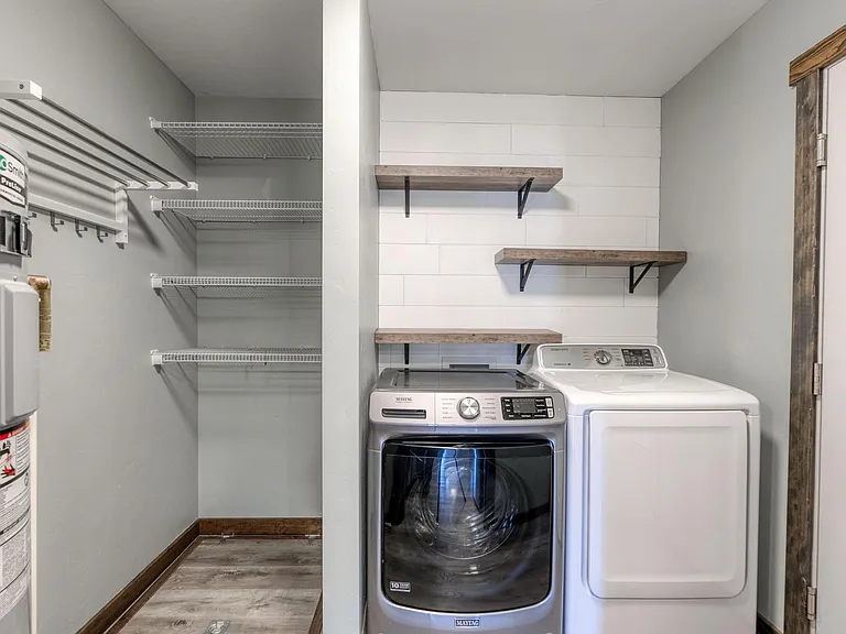 2332 Kismet Ct — Photo 3