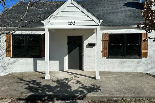 202 E Crest Dr Photo 1
