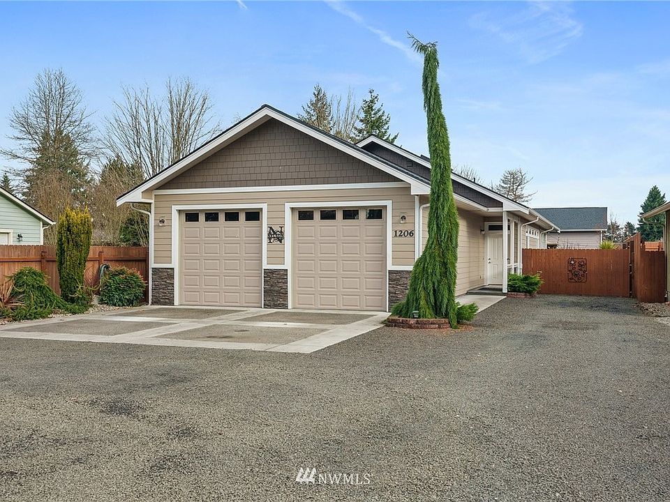 Welcome home to this beautiful 3 bed/2 bath with den home.  Detail was not spared.  So much to see and enjoy, please take your time viewing this home.  Plenty of off-street and RV parking