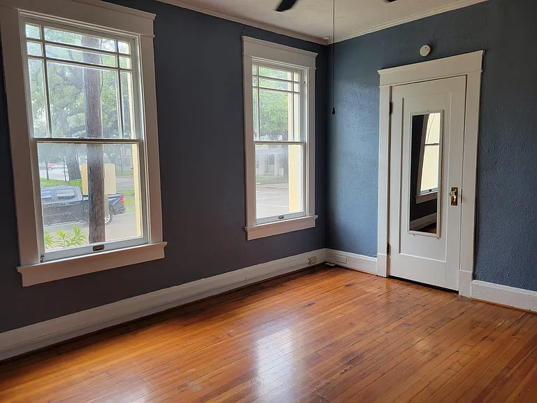 802 McGowen St #12 — Photo 7