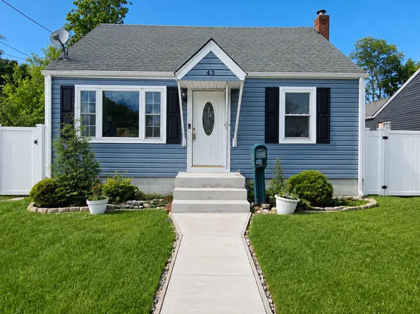 (undisclosed Address), Copiague, NY 11726