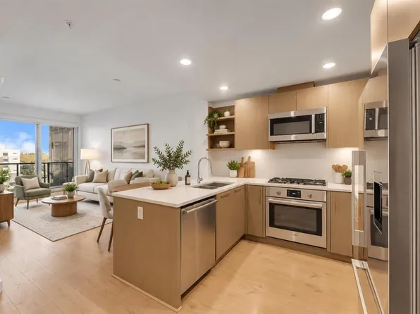 88 E 9th St NE #601, Calgary, AB T2E 4E1