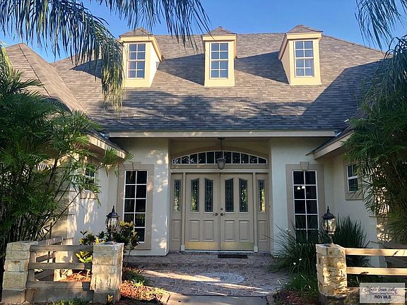 3rd image of 106 N Nueces Park Ln