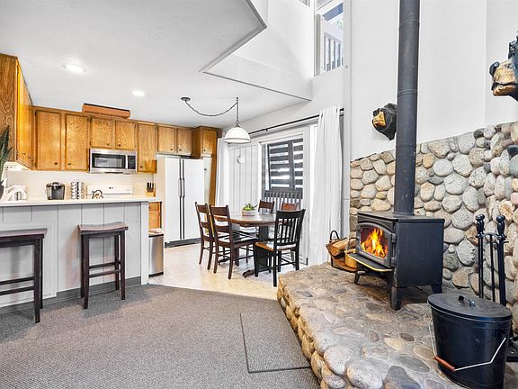 4th image of 286 Old Mammoth Rd APT 80