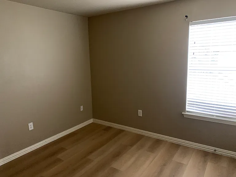 451 W Van Alstyne Pkwy — Photo 9