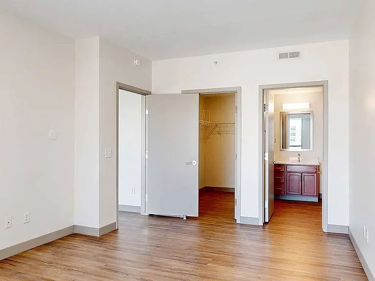 Midtown Crossing Apartments — Photo 88