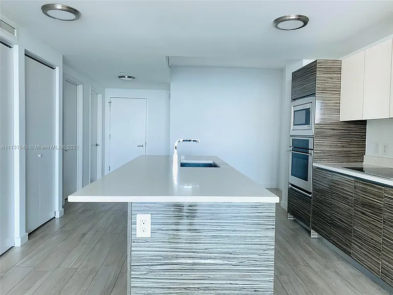 460 NE 28th St #1206 — Photo 17