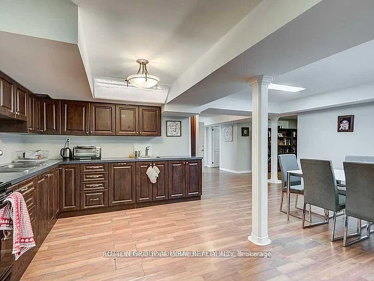 98 York Hill Blvd — Photo 2