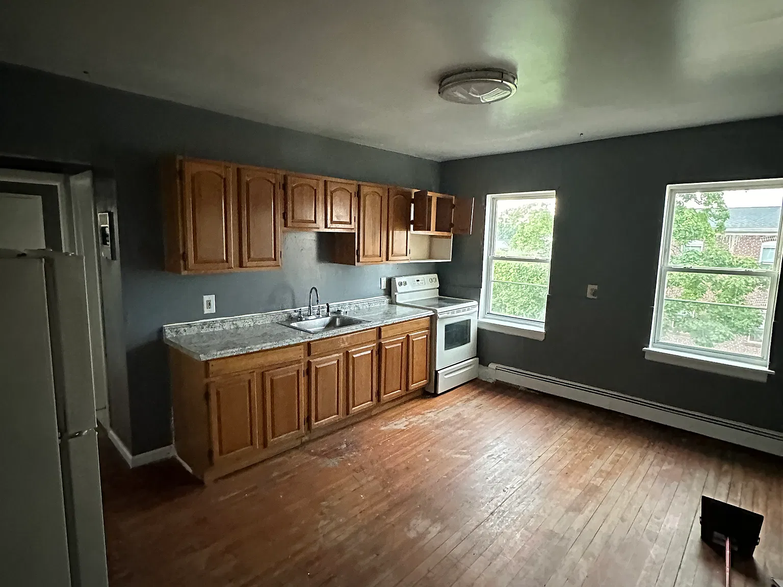 126 Oak St — Photo 1