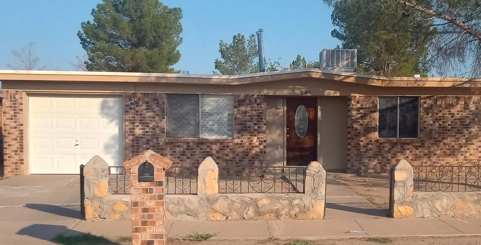 3 bed, 1076 sqft, $1,300 — Photo 1