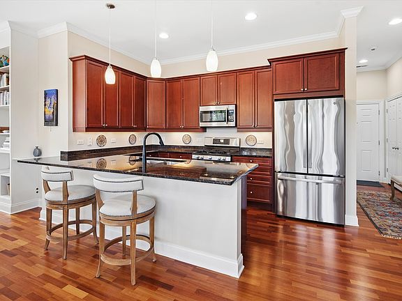 4th image of 1908 W Irving Park Rd APT 402
