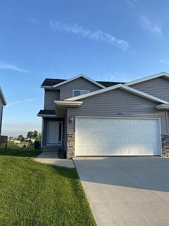 1923 Rosehill Dr SW — Photo 2
