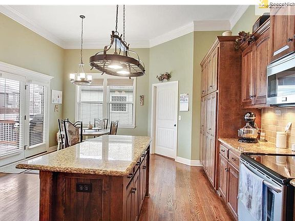 Wow, what a kitchen!