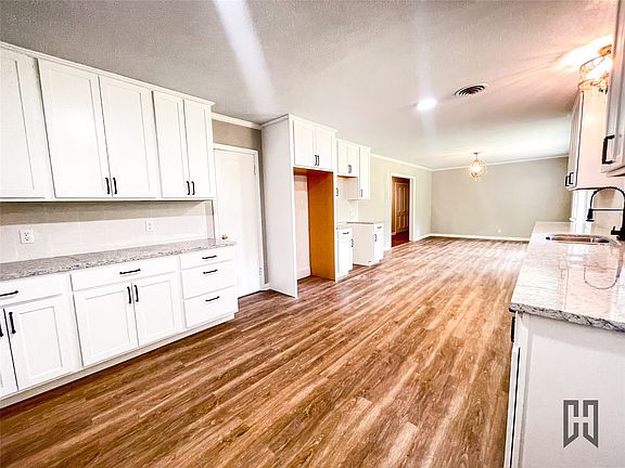 2nd image of 749 Beverly Dr