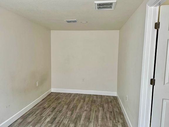 3rd image of 917 E 108th Ave