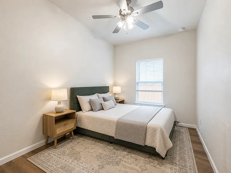 704 W Brainerd St — Photo 12