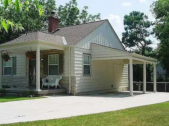 2 bed, 1.0 bath, 950 sqft, $1,295 — Photo 2