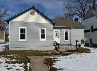 15 2nd St NW, Oelwein, IA 50662