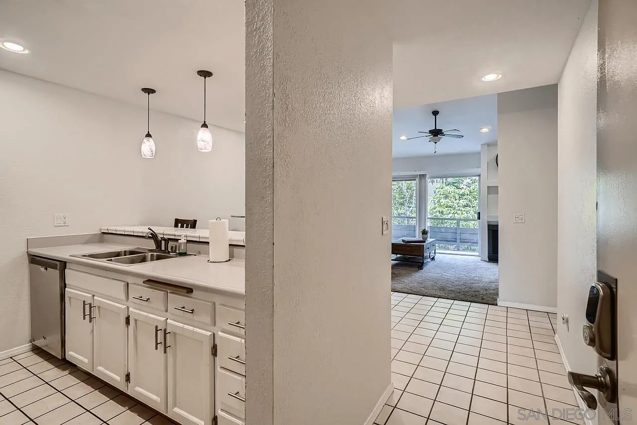2 bed, 950 sqft, $2,900 — Photo 2