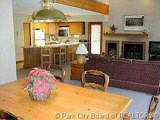 4th image of 1375 Woodside Ave #16