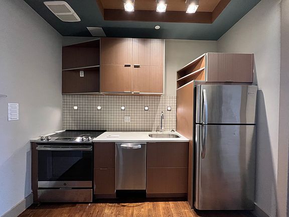 2nd image of 23 Russell St Floor 2