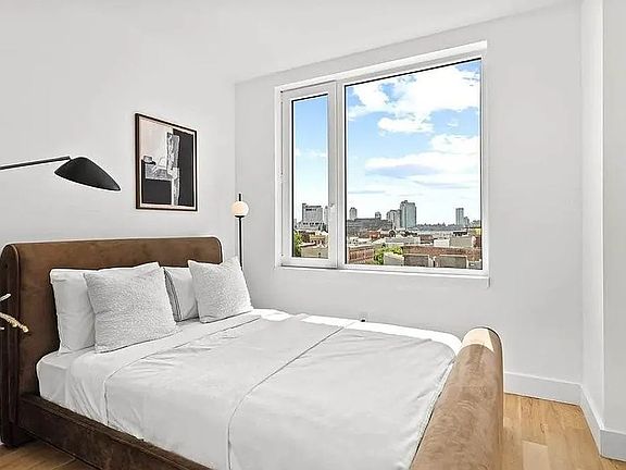 4th image of 161 Meserole Ave #4B