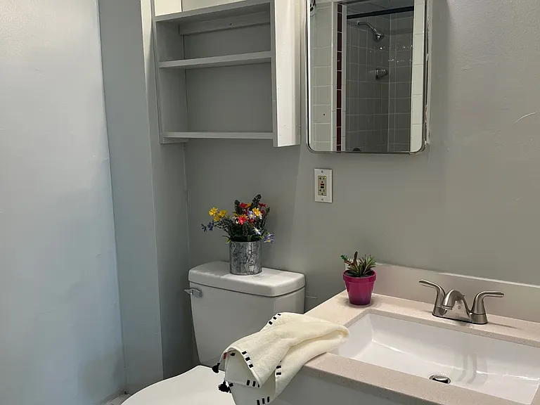 1053 Park Ave — Photo 4