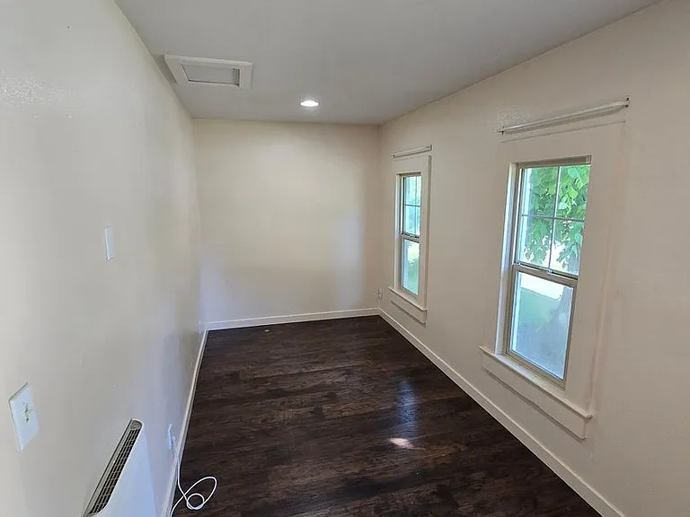 114 N Touchet St — Photo 11