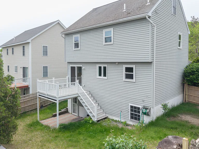 42 Wildcrest Ave — Photo 2