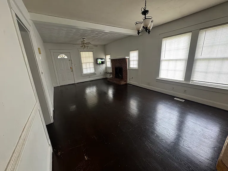 1057 Green St — Photo 14