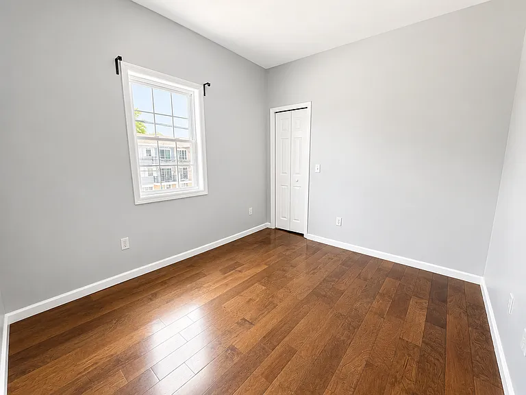 56 E 48th St #2 — Photo 8