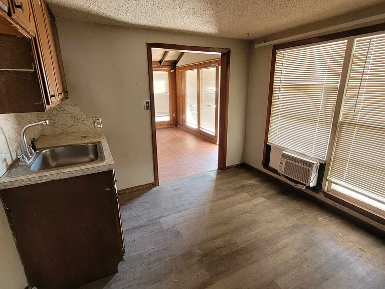 402 N B St #2 — Photo 3