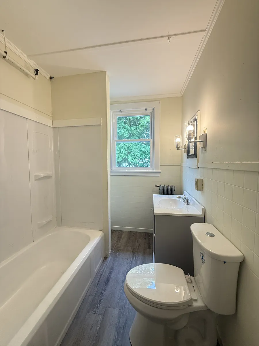 Full Bathroom - 19-21 Blackinton St #19-2