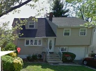 686 Elite Ct, Ridgefield, NJ 07657