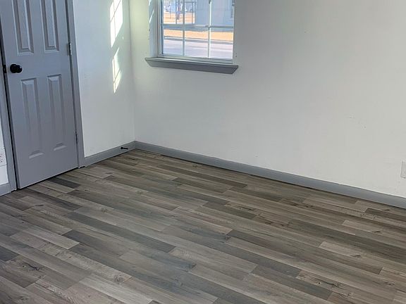 3rd image of 226 E Lake St #226