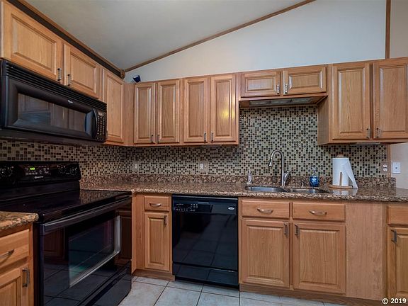 3rd image of 6323 NW 109th Pl