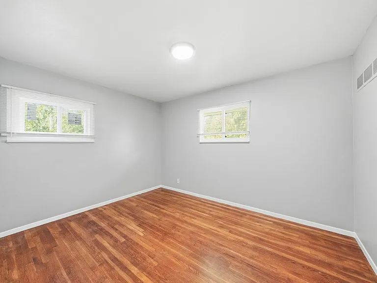 10700 Spring Garden Dr — Photo 22