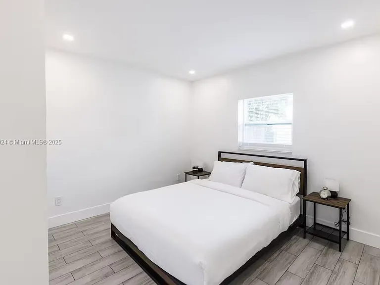 5841 NE 3rd Ave — Photo 10