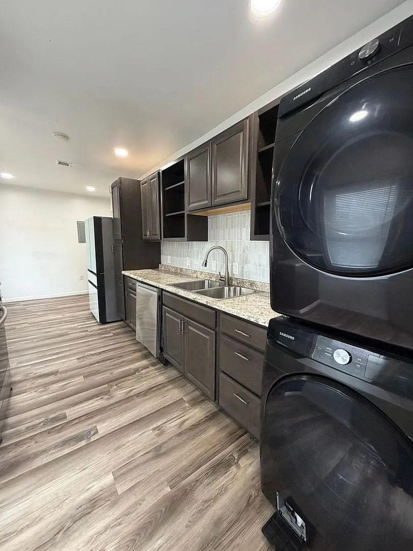 361 E Ross St — Photo 1