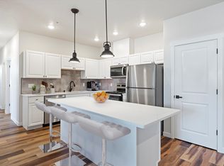 318 N Arthur St #B, Kennewick, WA 99336