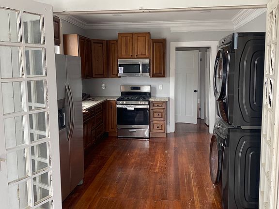 2nd image of 3031-33 Bruxelles St