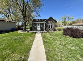 404 6th St, Armour, SD 57313