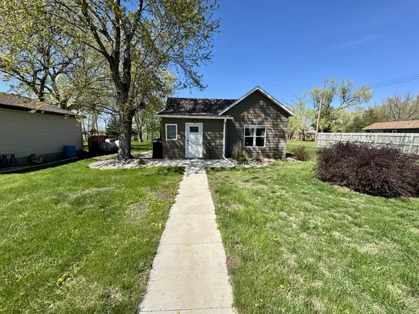 404 6th St, Armour, SD 57313