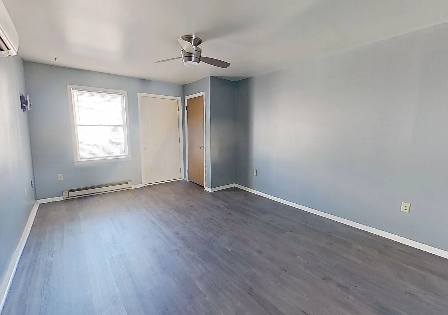 Recently Renovated 2 Bedroom Duplex — Photo 2